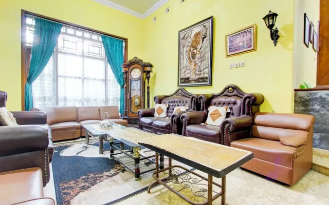 OYO 94009 Homestay Ndalem Kademangan