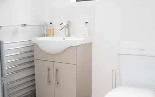 Plush Holiday Home in Gloucester Near Museum and Cathedral