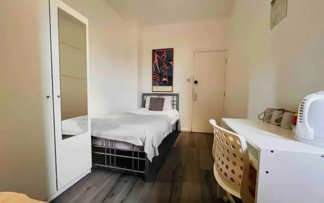 Private Rooms for 7 People With Bathroom