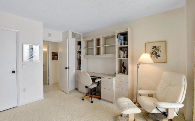 Modern 11th Floor Beachfront Condo With Views/pool