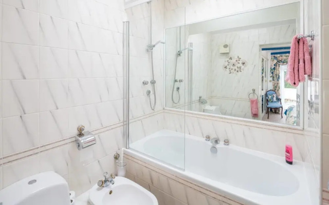 Beautiful 4-bed House in Notting Hill