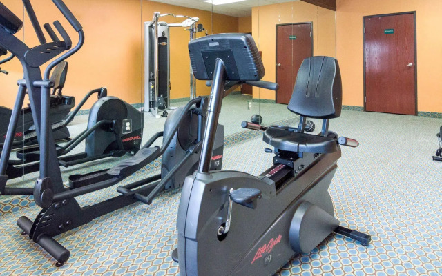 Quality Suites Houston IAH Airport - Beltway 8