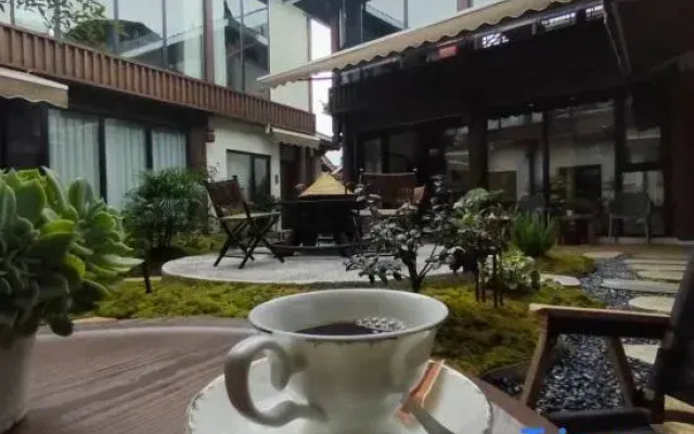 Yulong Qiyunli Designer Homestay