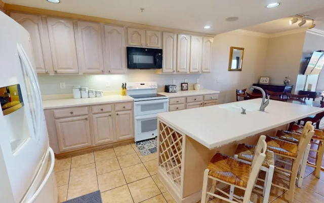 Desoto Beach Club 201