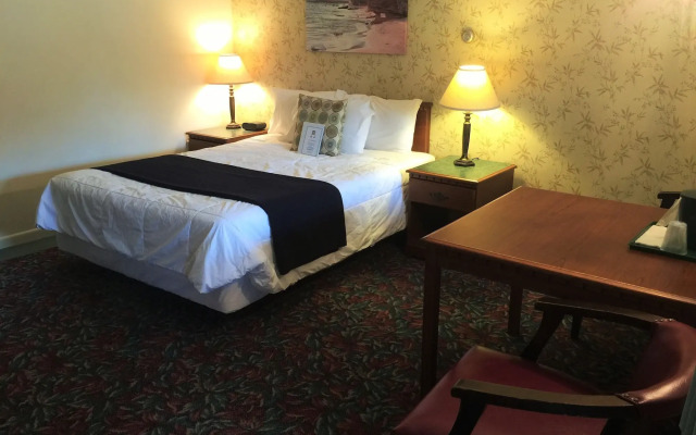 Cedar Motor Inn