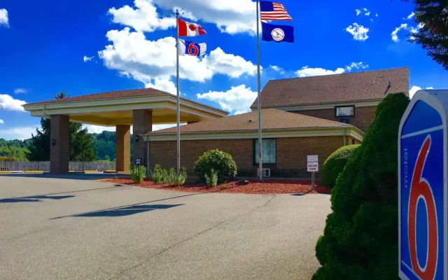 Motel 6 Hillsville, VA