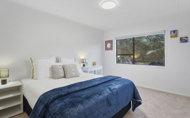 Spacious Family Home - Backyard-Mt-Views