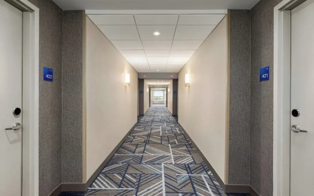 Holiday Inn Express Strathroy by IHG