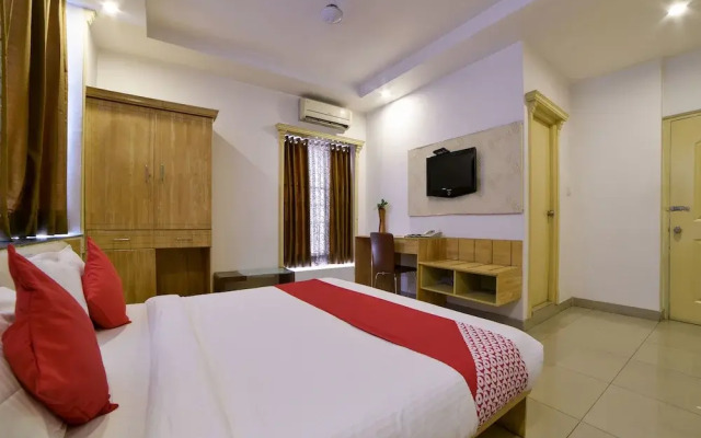 OYO 16894 Aditya Residency