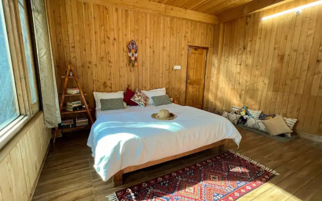 Kefi Bakehouse & Stays Tirthan