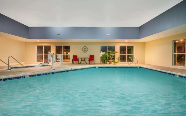 Super 8 by Wyndham Menomonie WI