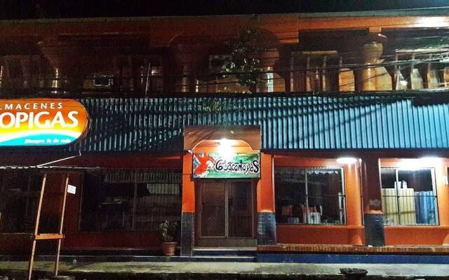 Hostal Guacamayos