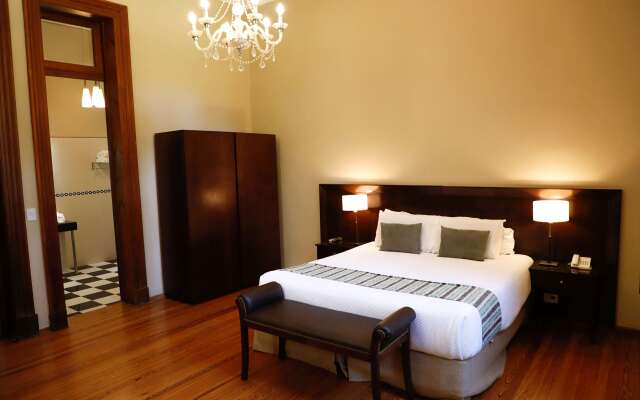 Howard Johnson by Wyndham Escobar Hotel