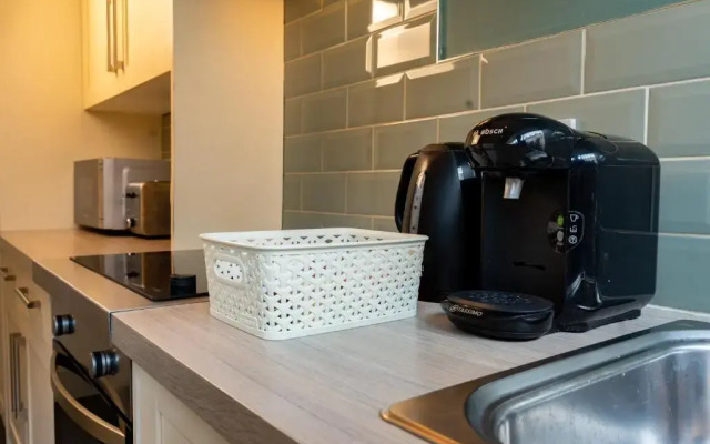 Luxury City Centre Getaway - Prime Location Sleeps 7!