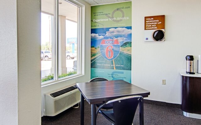 Executive Inn & Suites