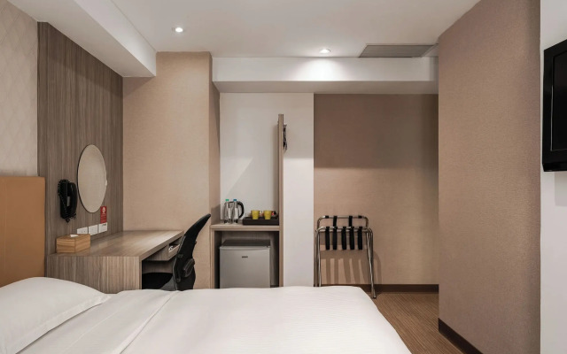 The Riverside Hotel International