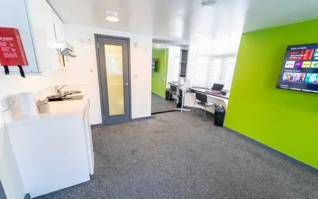 100 Dale Road Studios in Guest House