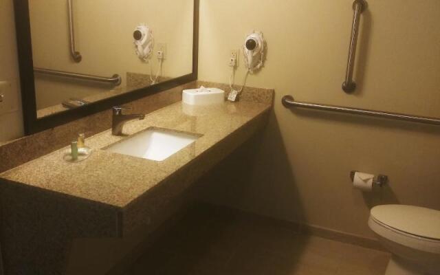 Cobblestone Hotel & Suites - Harborcreek