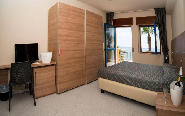 EliHotel