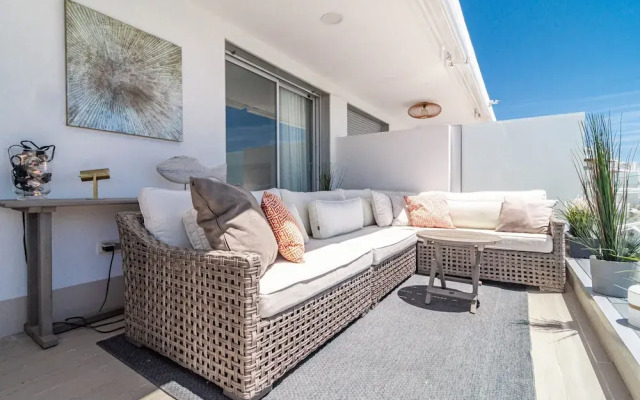 OV2 1B - Bright and Modern 3 Bedroom Apartment