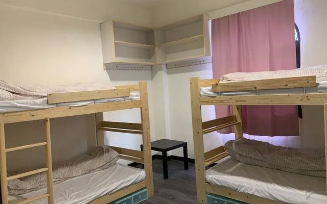 Corner 284 Hostel