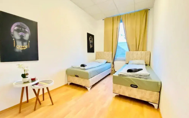 Rooms in Cozy 4BR Shared Apt Central