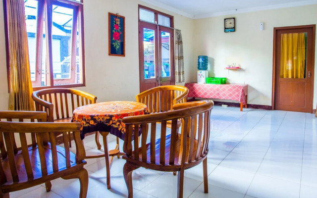 SPOT ON 2719 Homestay Rizqi Syariah - Hostel