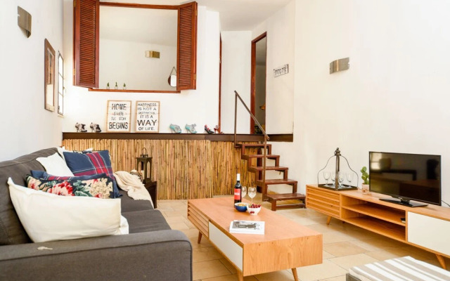 Modern-Rustic Haven in the City by Sea N Rent