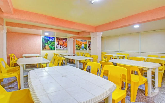 Fabhotel Executive pearl Inn - Nr Twin tower