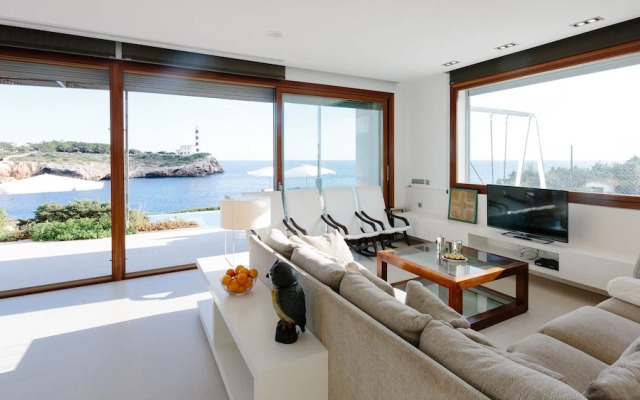 Sea Front Luxurious Villa