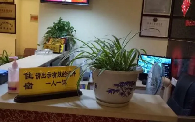 Kunshan Rongding Hotel (Yushan Square Subway Station Branch)