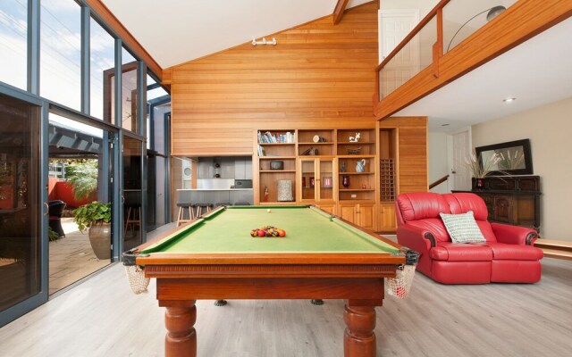 Sandy Point Road, 8, Sandy Bottoms