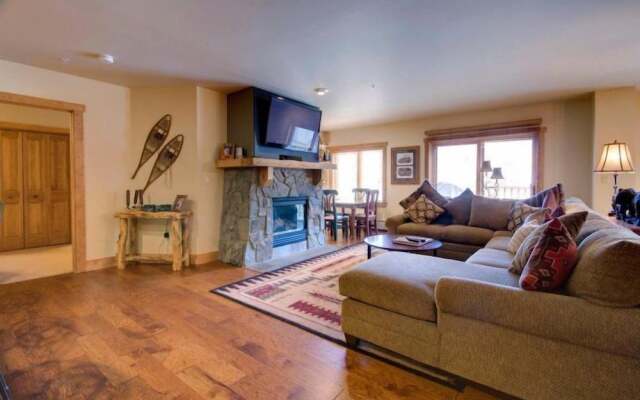 3 Bedroom Condo in River Run with Shared Pool, Hot Tubs, 100 yards to Gondola
