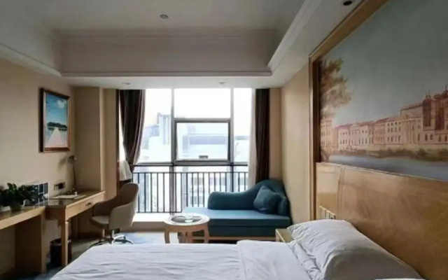 Vienna Hotel (Chongqing West Railway Station Baguocheng)