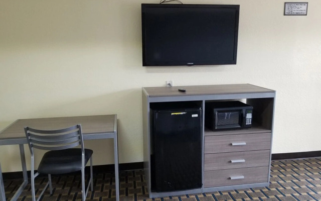 AmeriStay Inn &Suites