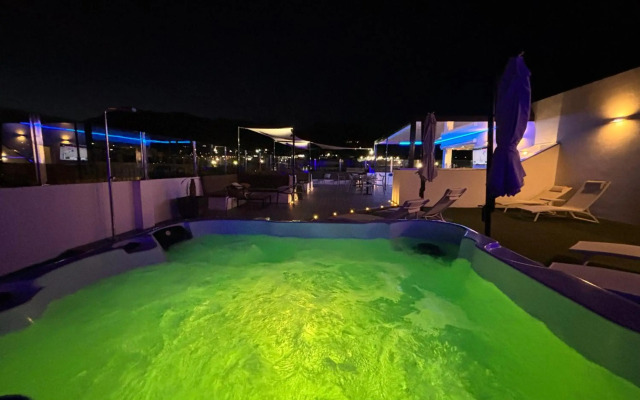 DAOS Suites Terrace Marbella