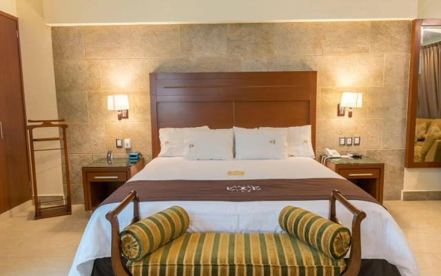 Hotel Ecce Inn & Spa