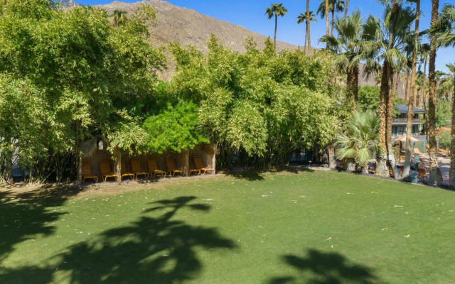 Caliente Tropics Hotel