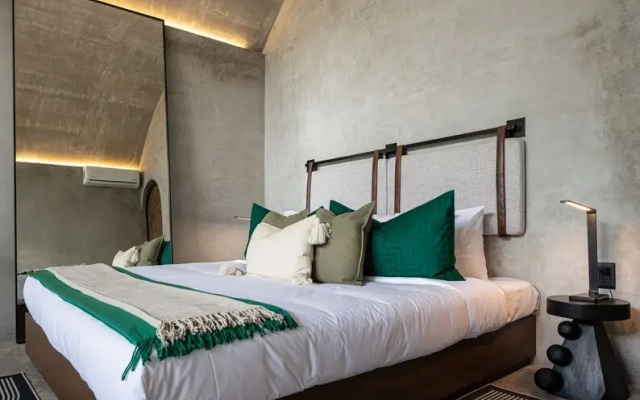 CASA DOM by HOLT