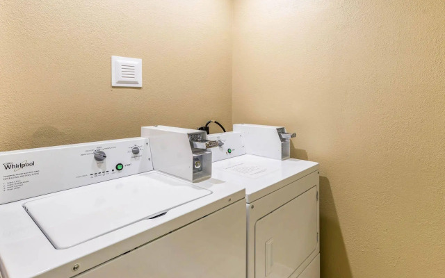 Quality Inn & Suites Hendersonville - Flat Rock