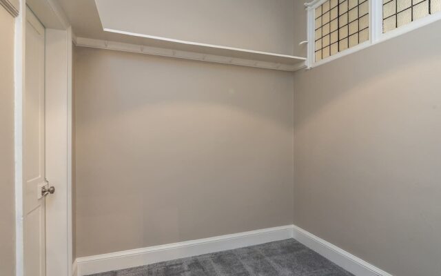 Sleek and Modern 2BR Home Near City Centre