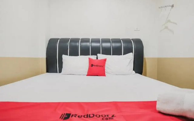 RedDoorz @ Jalan STM Medan