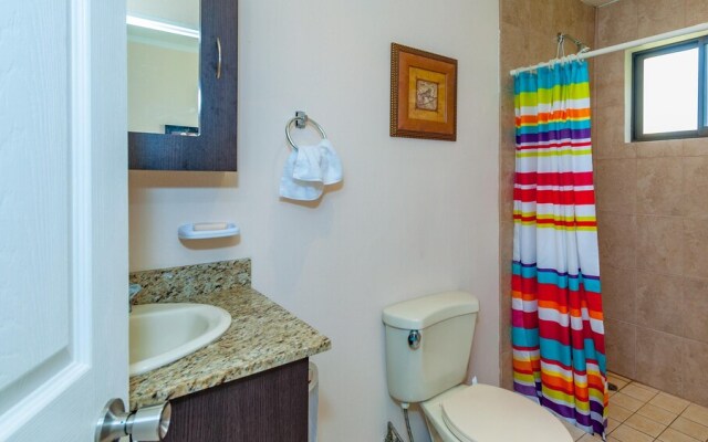 Bright, Airy 2BD Condo 3 Blocks From Beach
