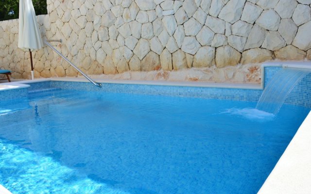 Majestic Villa in Okrug Donji With Swimming Pool