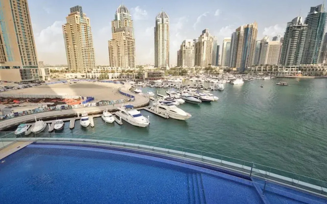 Cayan Tower by Deluxe Holiday Homes