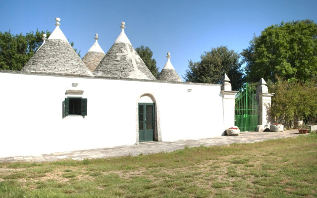 Trulli sul vignale in Masseria Santalachicca