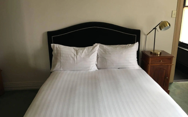 The Macquarie Hotel