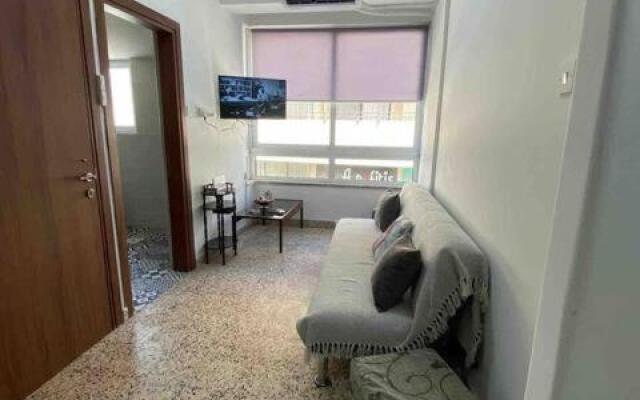 2 bedroom apt in Ermou 4 minute walk beach