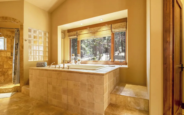 Star Haven Retreat 5 BDR Stunner!