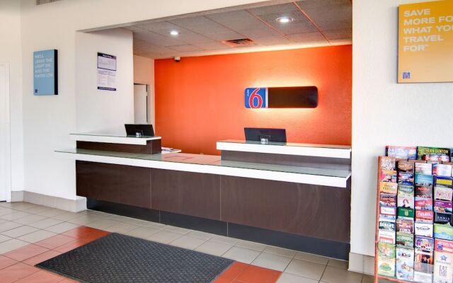 Executive Inn & Suites